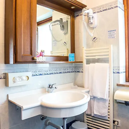 Отель Petit 3*