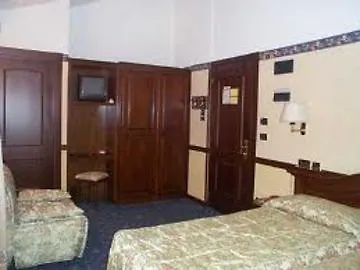 Отель Petit 3*
